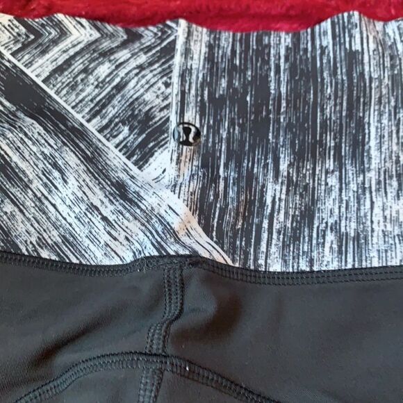 LULULEMON Hot to Street Crop Heat Wave Black White Size 2 - Picture 5 of 7